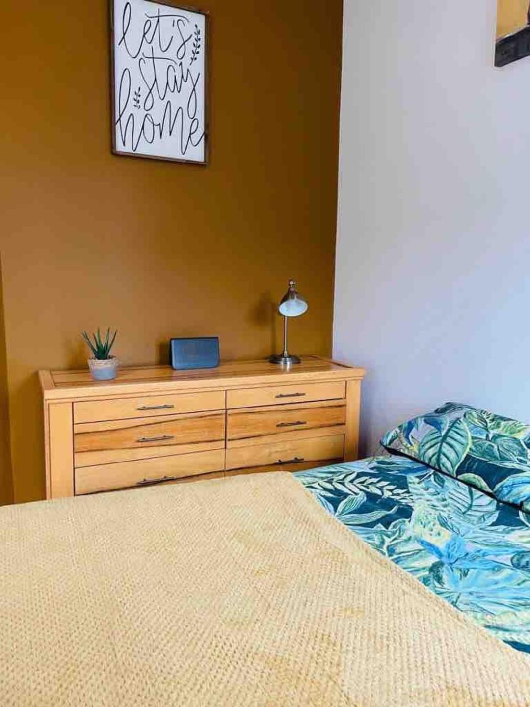 2 Bed Self Contained Apartment Wrexham Exterior foto